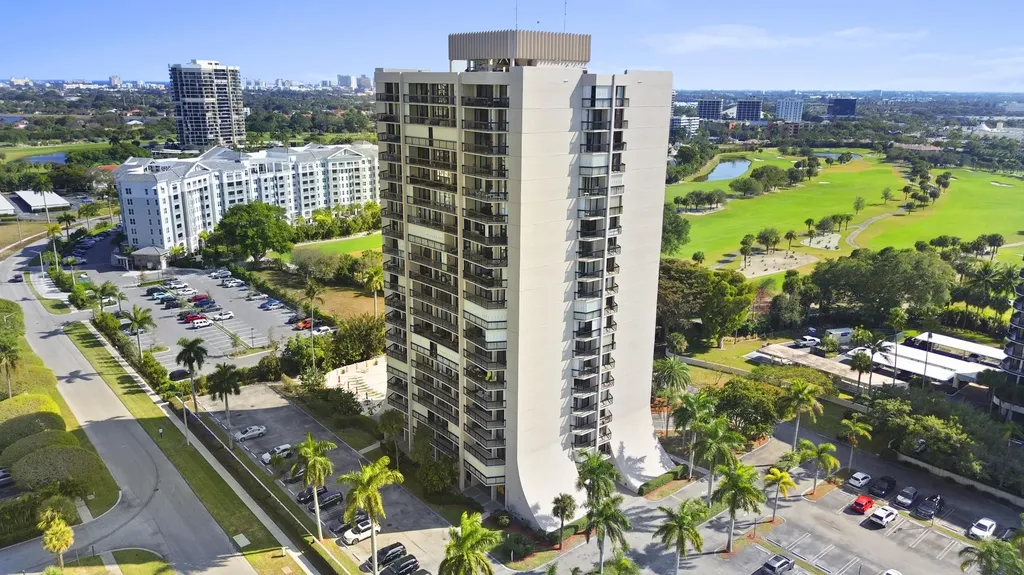 2425 Presidential Way West Palm Beach FL 33401