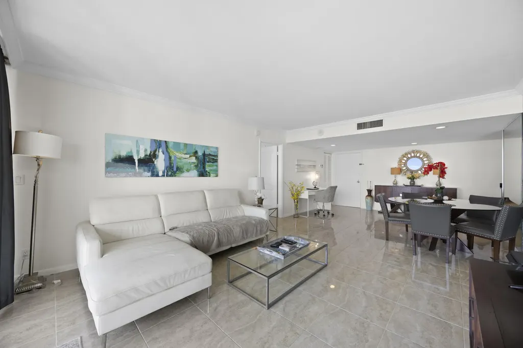 2425 Presidential Way West Palm Beach FL 33401