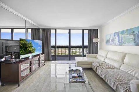 2425 Presidential Way West Palm Beach FL 33401