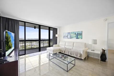2425 Presidential Way West Palm Beach FL 33401