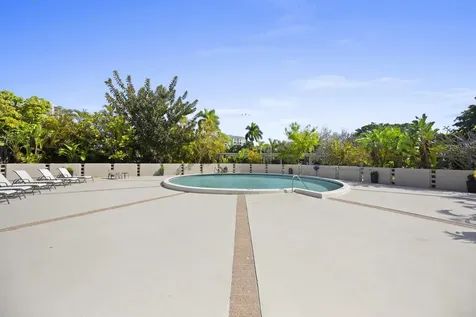 2425 Presidential Way West Palm Beach FL 33401