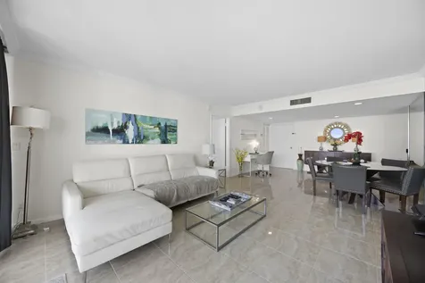 2425 Presidential Way West Palm Beach FL 33401