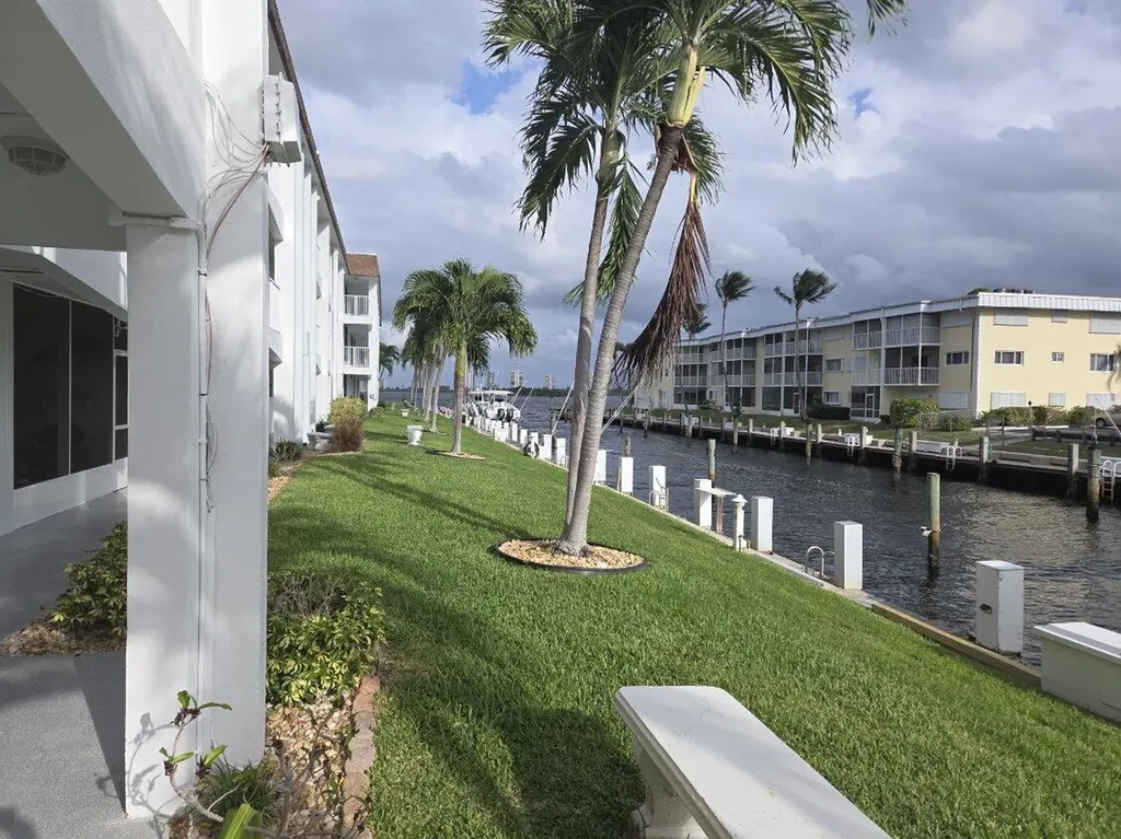 110 Shore Court North Palm Beach FL 33408