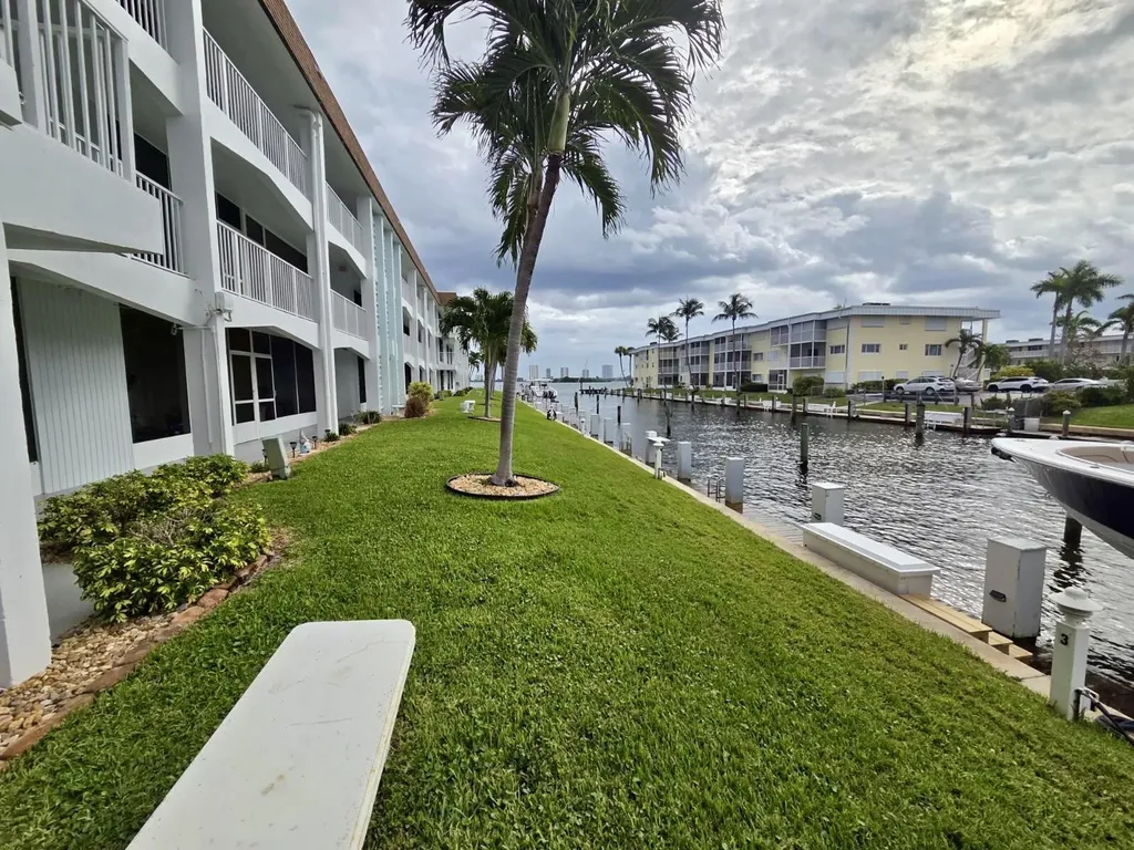 110 Shore Court North Palm Beach FL 33408