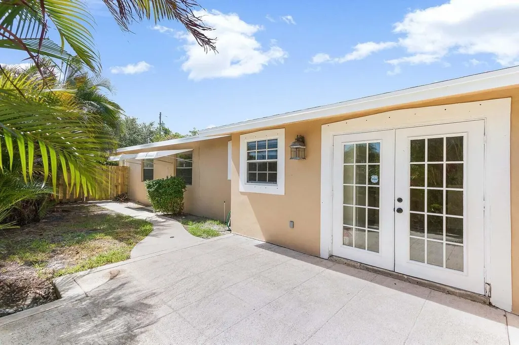 272 NE 13th Street Delray Beach FL 33444
