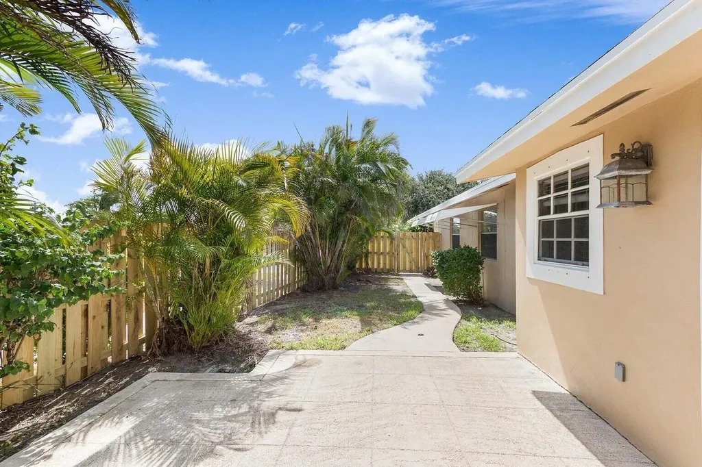 272 NE 13th Street Delray Beach FL 33444