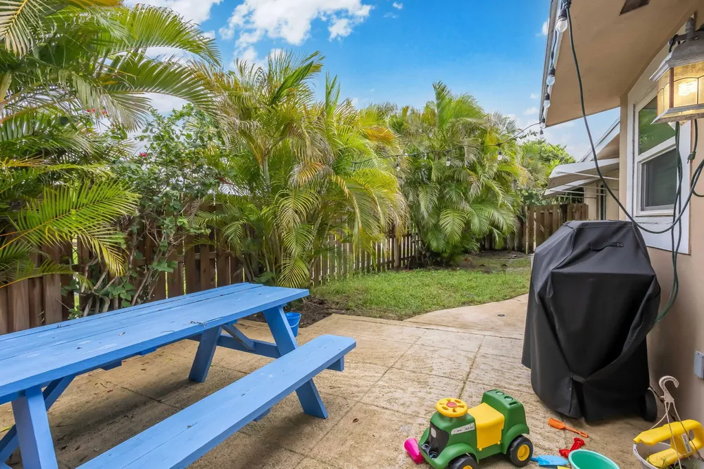 272 NE 13th Street Delray Beach FL 33444