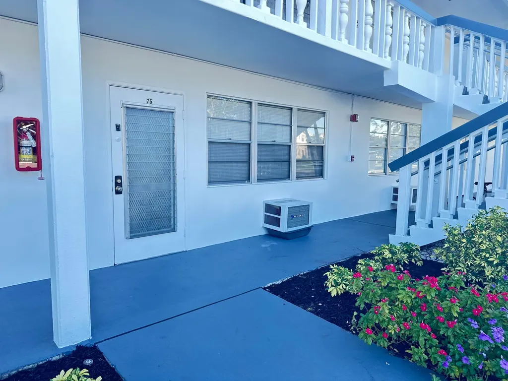 75 Farnham D Deerfield Beach FL 33442