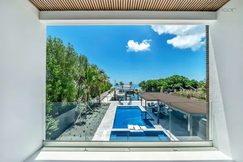 16 Seaside Avenue Key Largo FL 33037