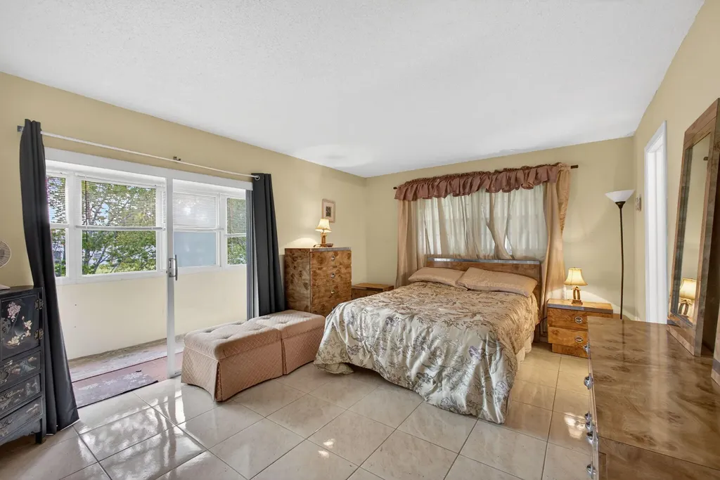 157 Camden G West Palm Beach FL 33417