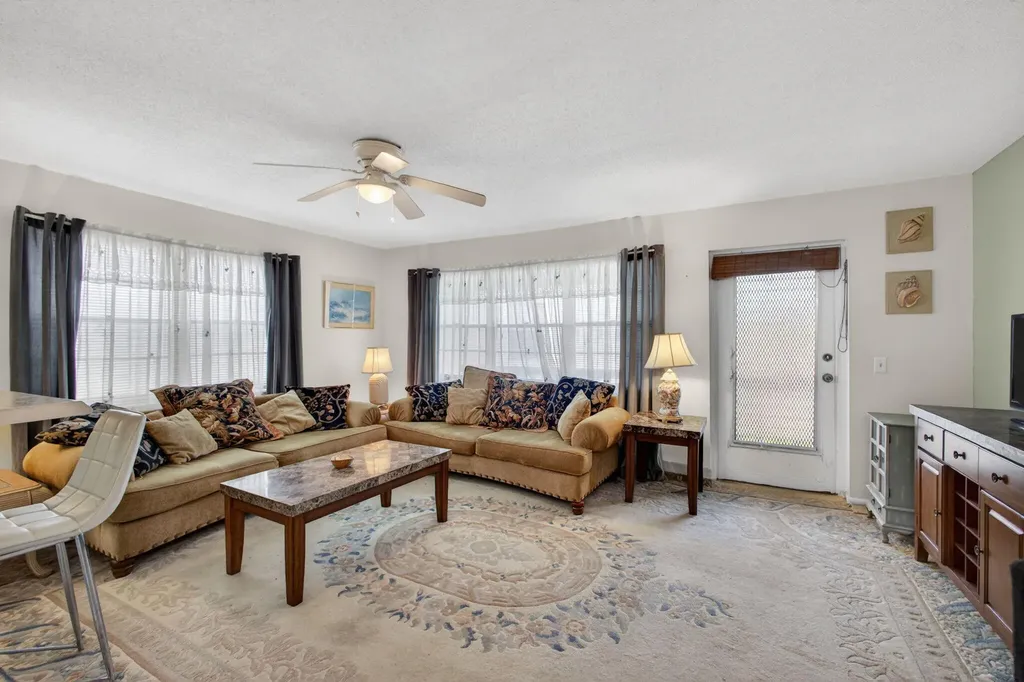157 Camden G West Palm Beach FL 33417