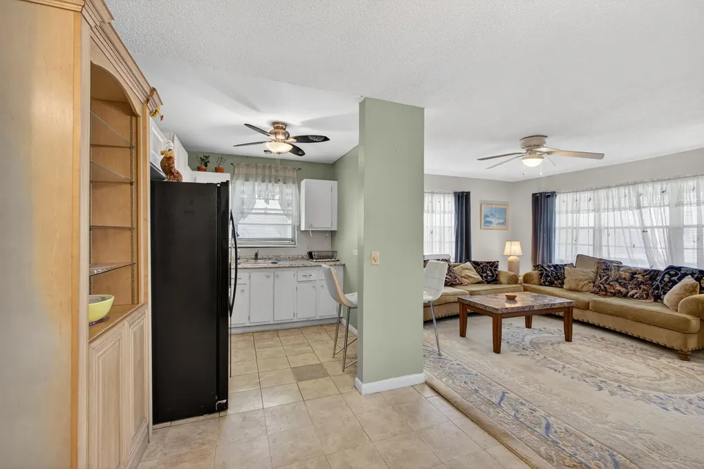 157 Camden G West Palm Beach FL 33417