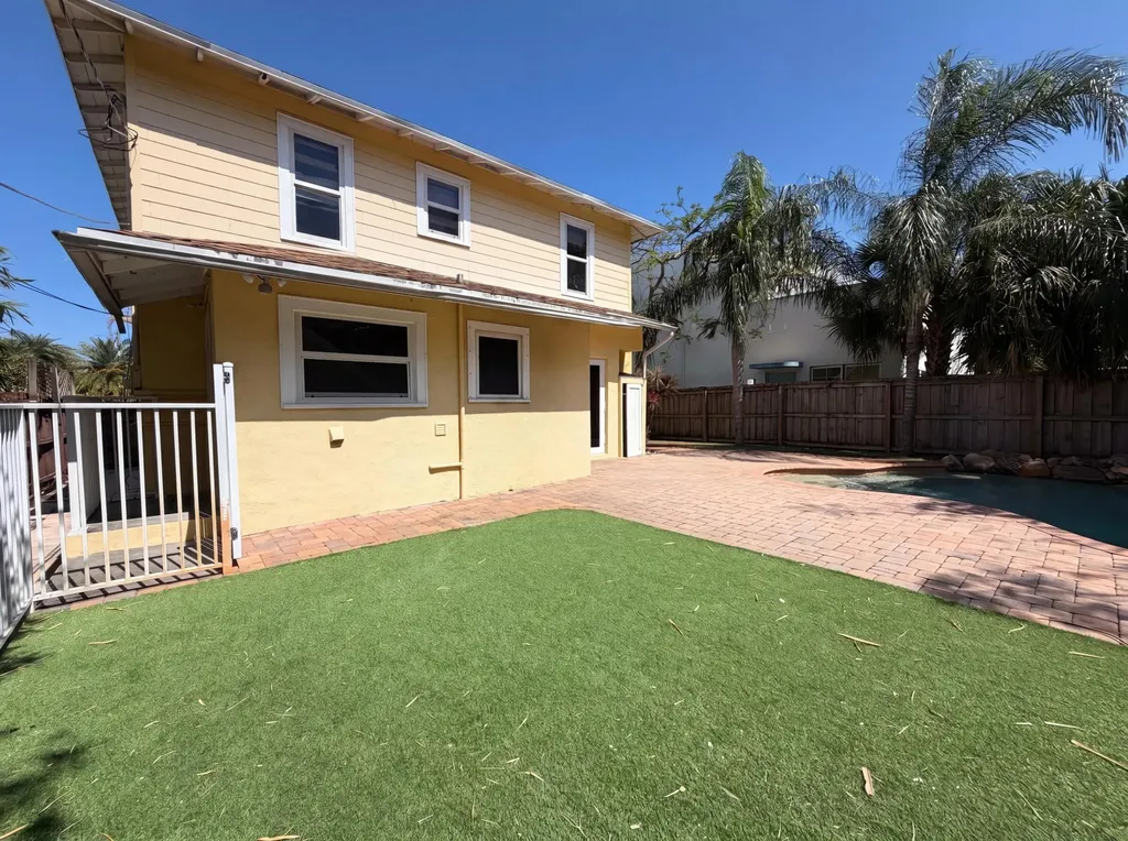207 S Ocean Breeze Lake Worth Beach FL 33460