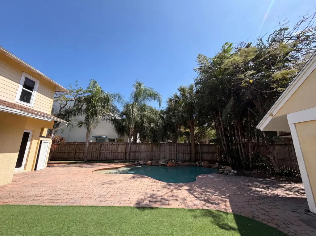 207 S Ocean Breeze Lake Worth Beach FL 33460