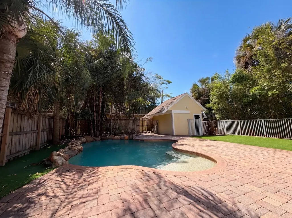 207 S Ocean Breeze Lake Worth Beach FL 33460