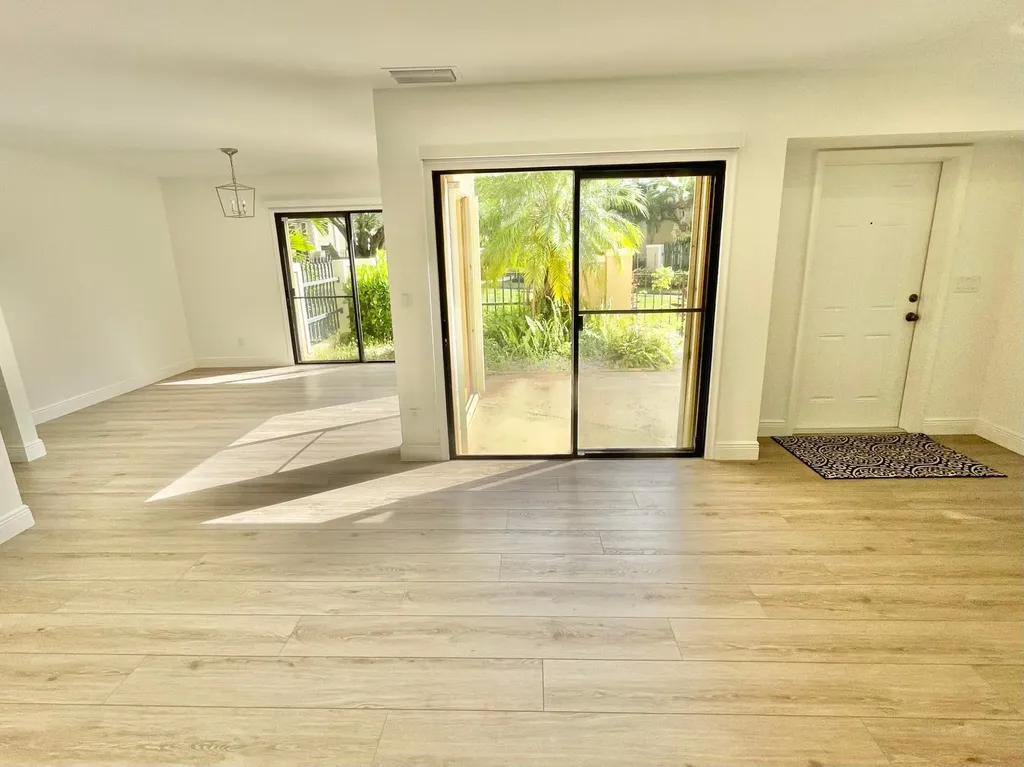 359 Prestwick Circle Palm Beach Gardens FL 33418