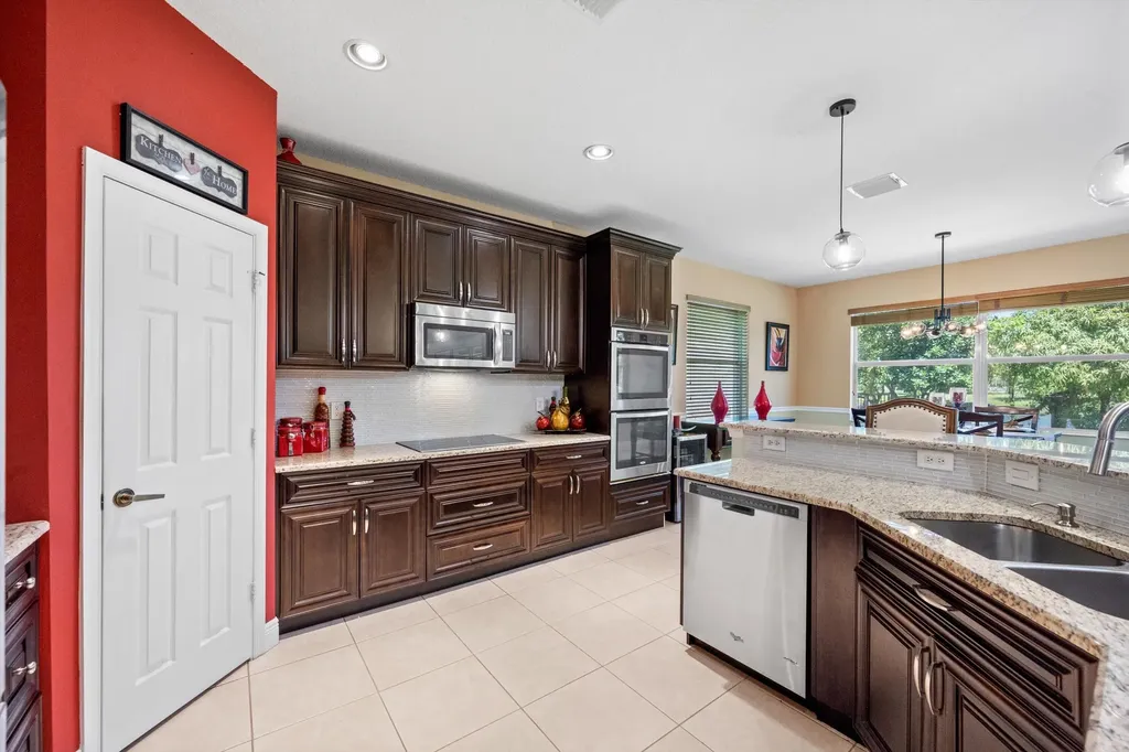 112 Ibisca Terrace Royal Palm Beach FL 33411