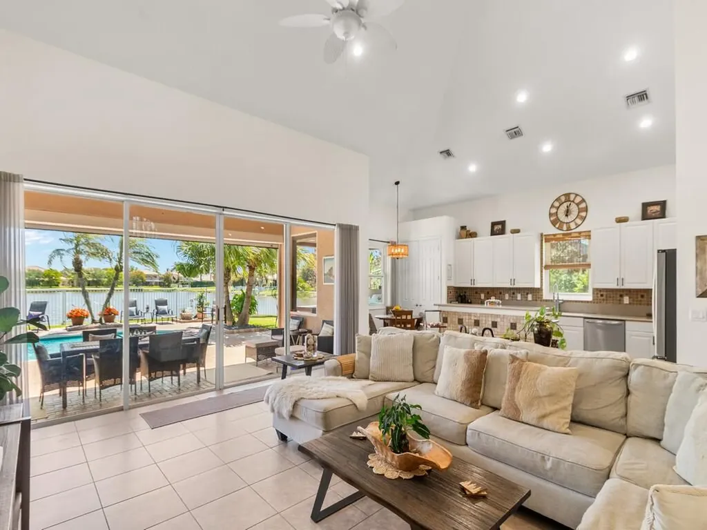 1010 SW Ruby Avenue Avenue SW Vero Beach FL 32968