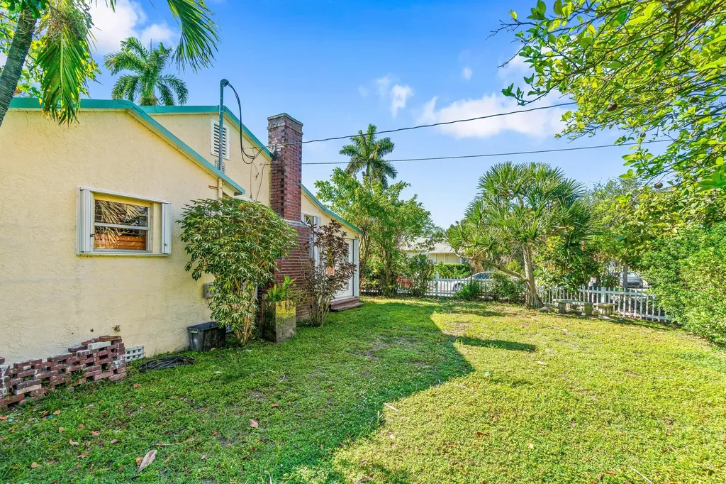 629 Selkirk Street West Palm Beach FL 33405