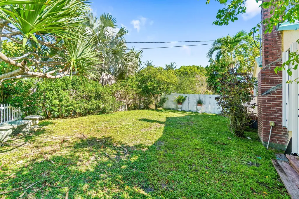 629 Selkirk Street West Palm Beach FL 33405