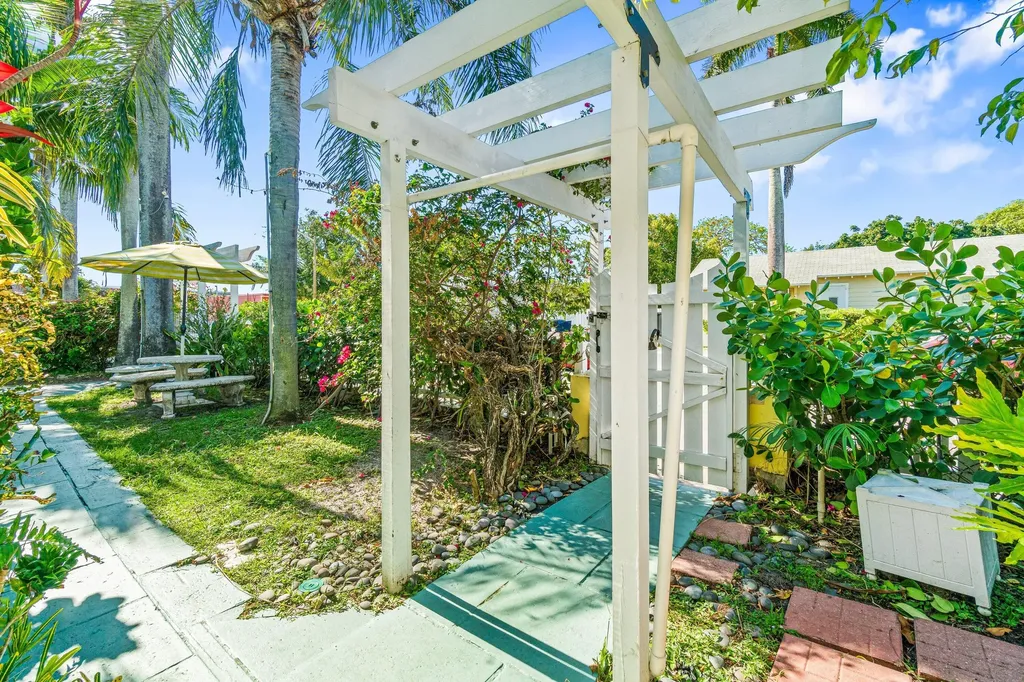 629 Selkirk Street West Palm Beach FL 33405