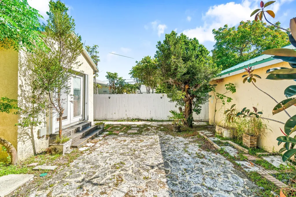629 Selkirk Street West Palm Beach FL 33405
