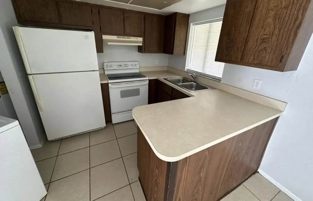 13933/931 First Street Fort Myers FL 33905