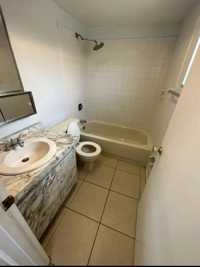 13933/931 First Street Fort Myers FL 33905