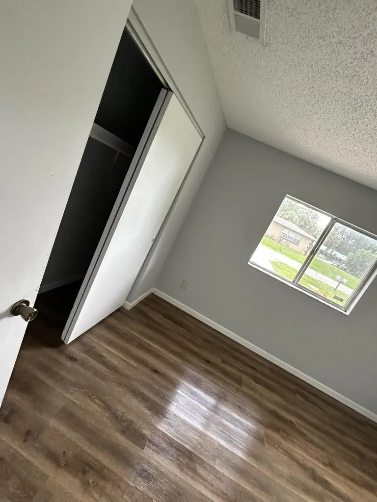 13933/931 First Street Fort Myers FL 33905