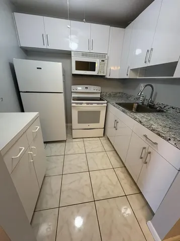 3 Kinghswood A West Palm Beach FL 33417