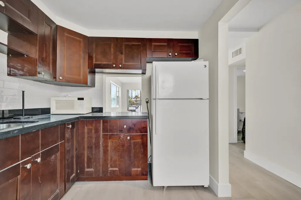 3201 NE 8th Street Pompano Beach FL 33062