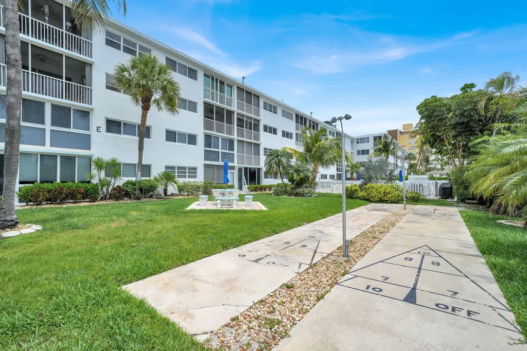 3201 NE 8th Street Pompano Beach FL 33062