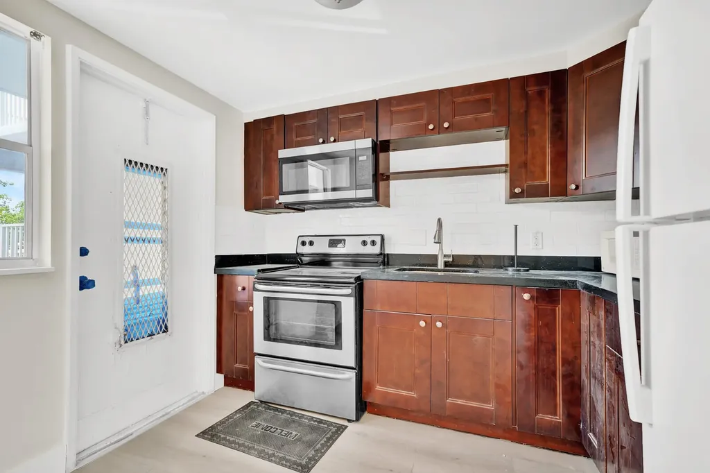 3201 NE 8th Street Pompano Beach FL 33062