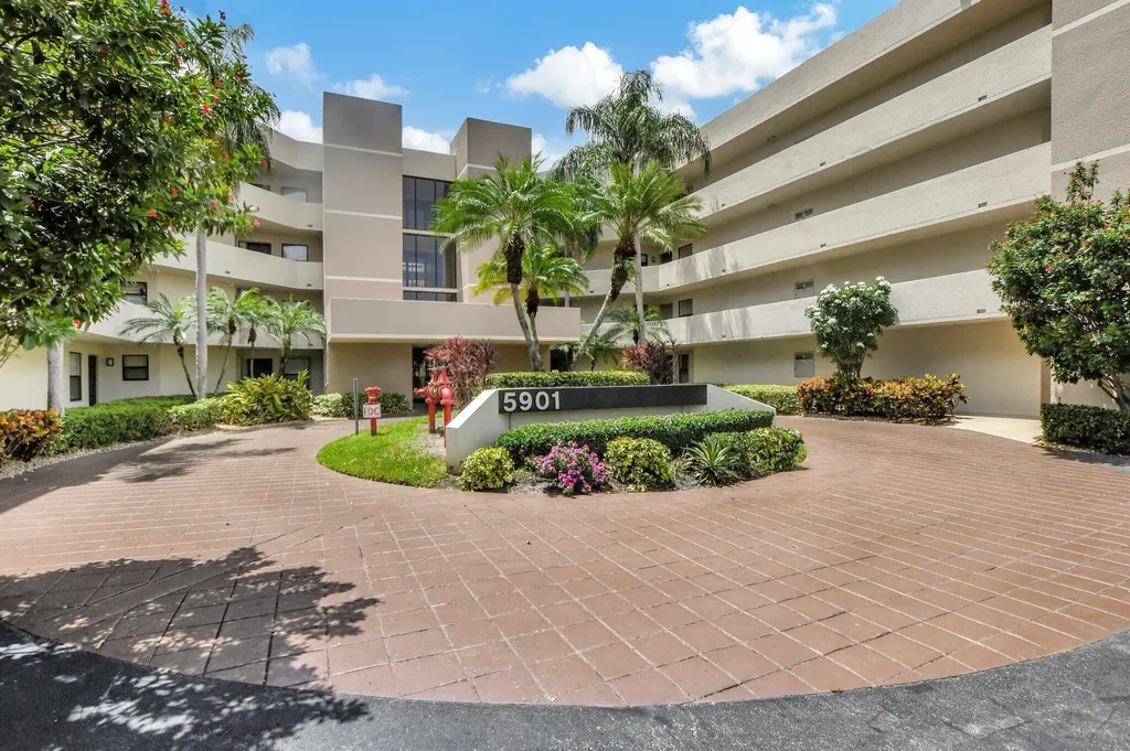 5901 Camino Del Sol Boca Raton FL 33433