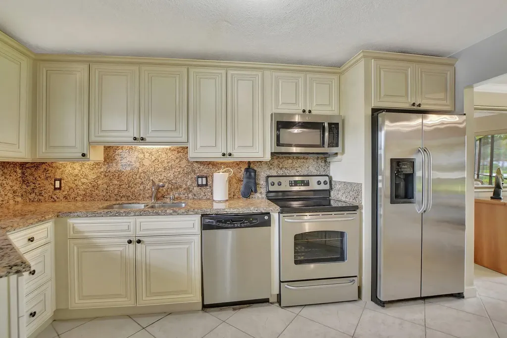5901 Camino Del Sol Boca Raton FL 33433