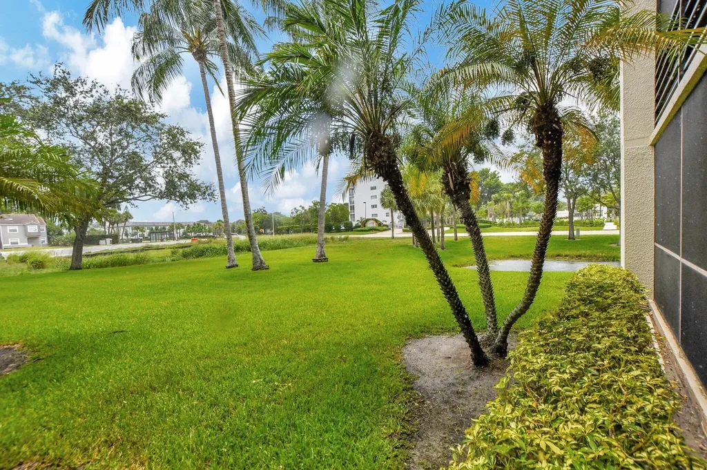 5901 Camino Del Sol Boca Raton FL 33433