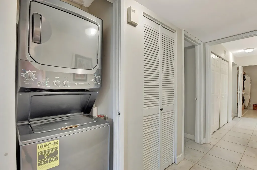 5901 Camino Del Sol Boca Raton FL 33433