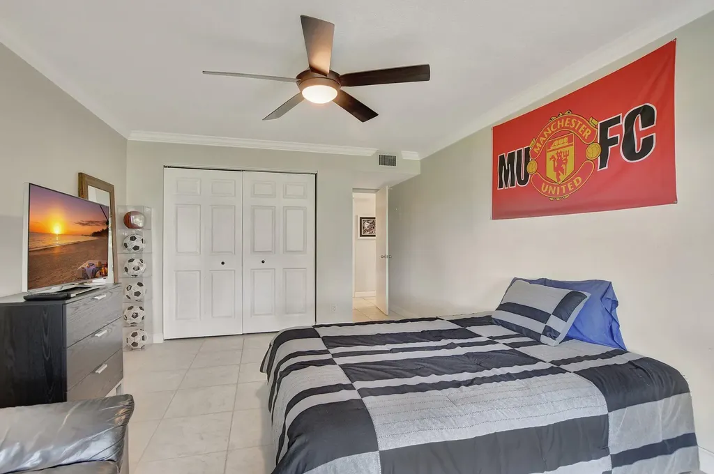 5901 Camino Del Sol Boca Raton FL 33433