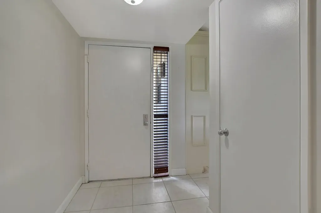 5901 Camino Del Sol Boca Raton FL 33433