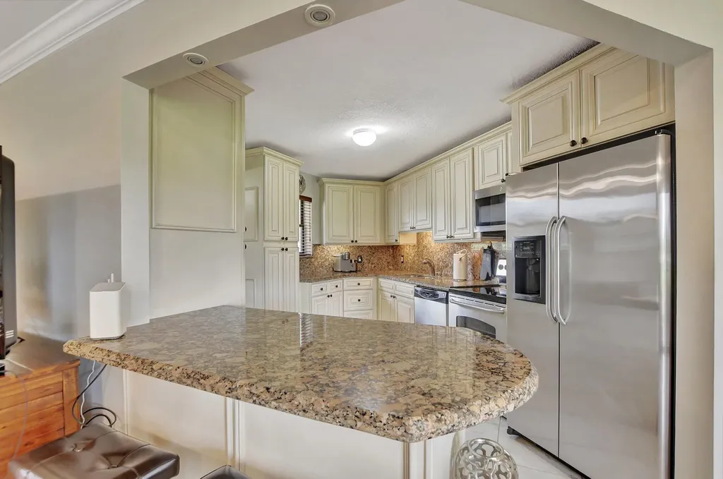 5901 Camino Del Sol Boca Raton FL 33433