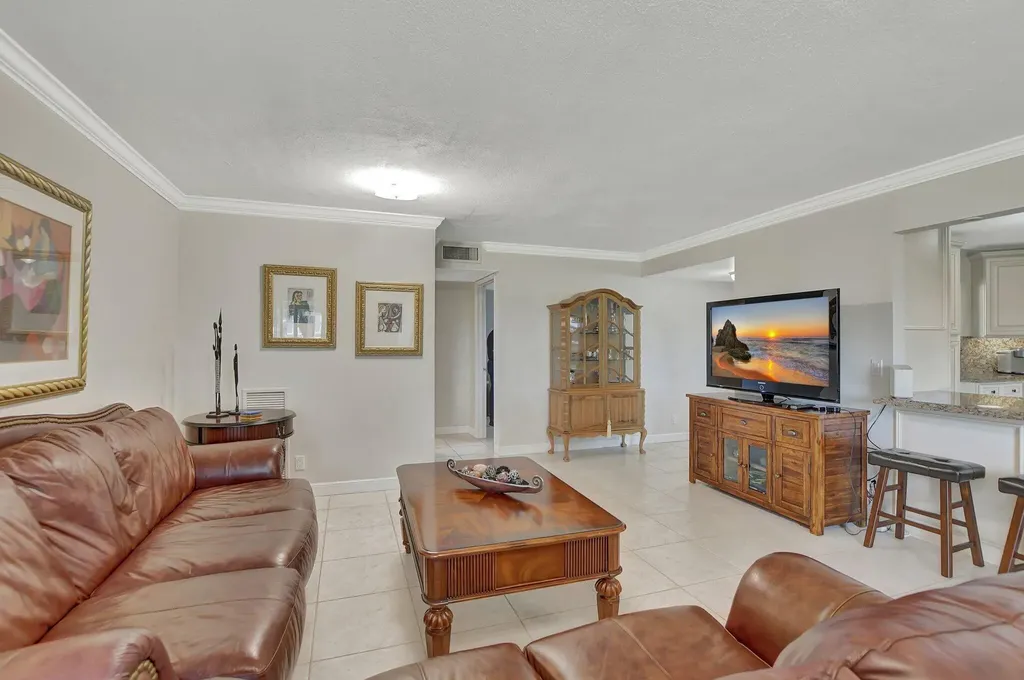 5901 Camino Del Sol Boca Raton FL 33433