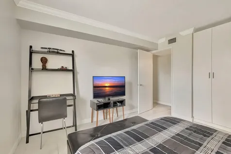 5901 Camino Del Sol Boca Raton FL 33433