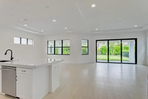 13559 Artisan Circle Palm Beach Gardens FL 33418