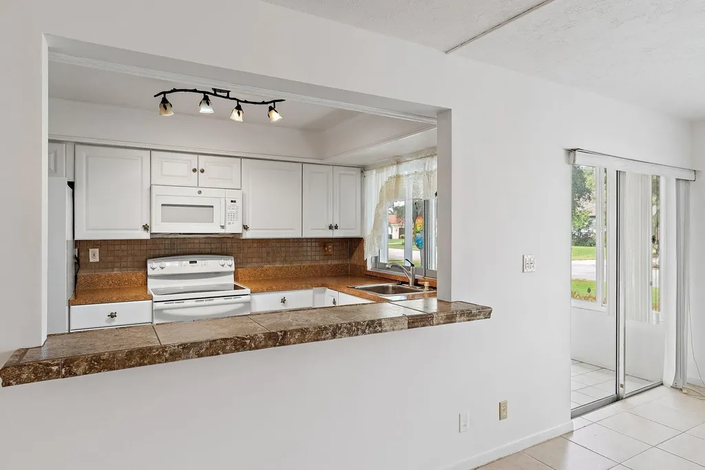 5570 Tamberlane Circle Palm Beach Gardens FL 33418