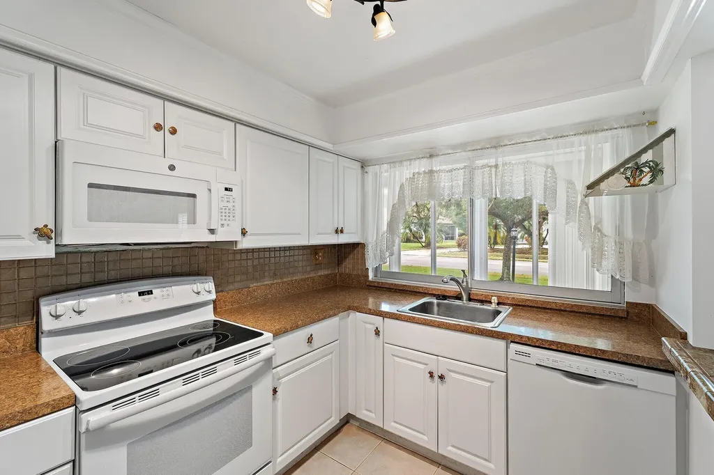 5570 Tamberlane Circle Palm Beach Gardens FL 33418
