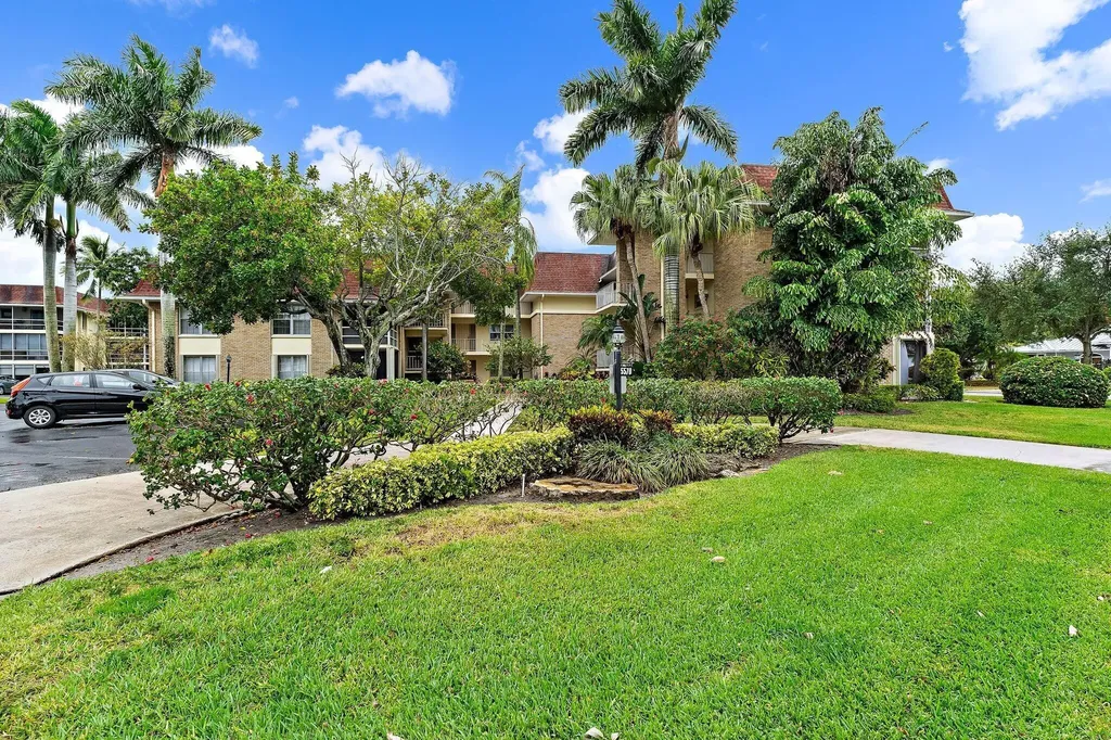 5570 Tamberlane Circle Palm Beach Gardens FL 33418