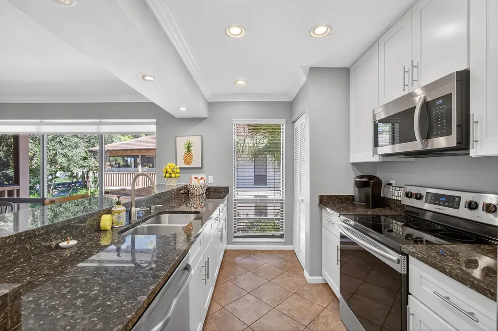 605 Brackenwood Cove Palm Beach Gardens FL 33418
