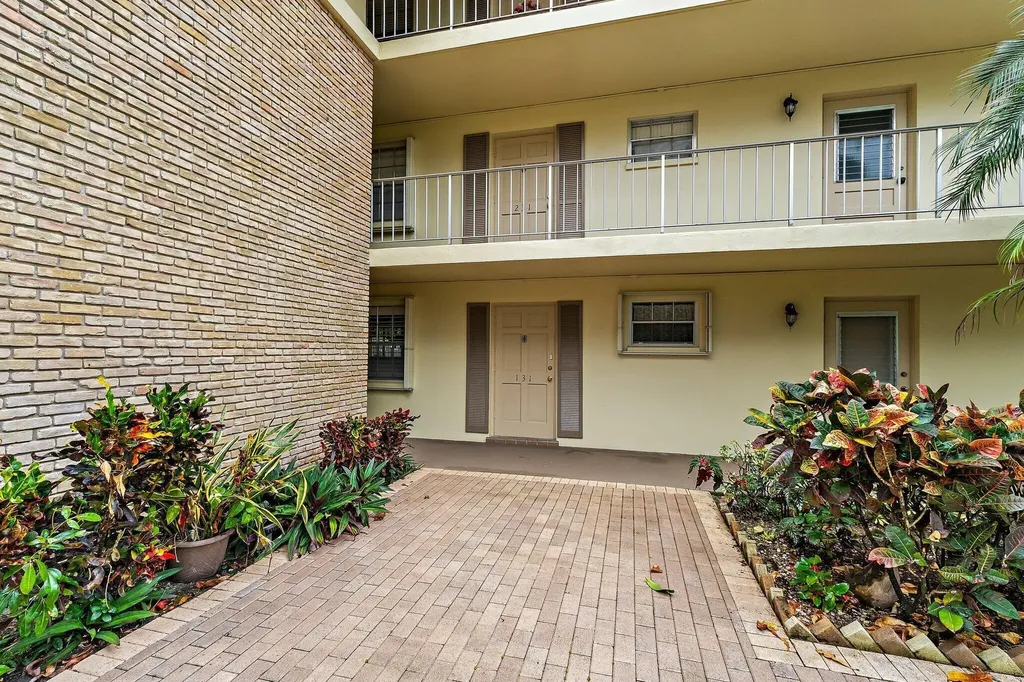 5570 Tamberlane Circle Palm Beach Gardens FL 33418