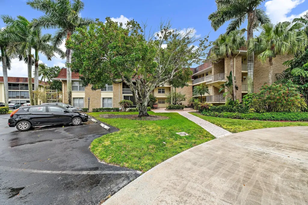 5570 Tamberlane Circle Palm Beach Gardens FL 33418