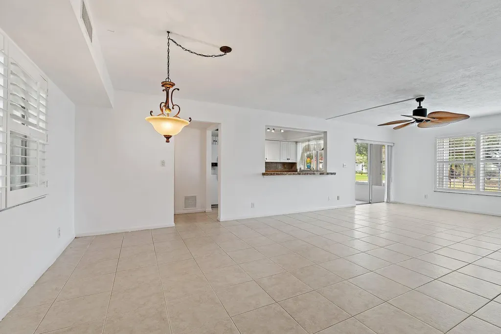 5570 Tamberlane Circle Palm Beach Gardens FL 33418